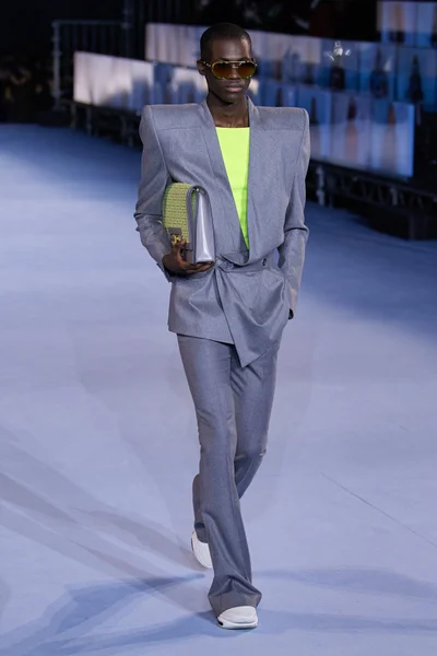 Look 19